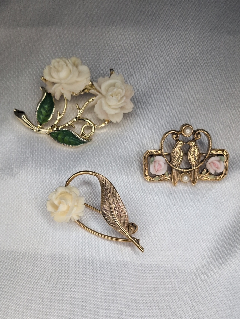 Brooch Lot 3pc Gold Tone Carved Rose Lovebirds Cottagecore Romantic Pin Set